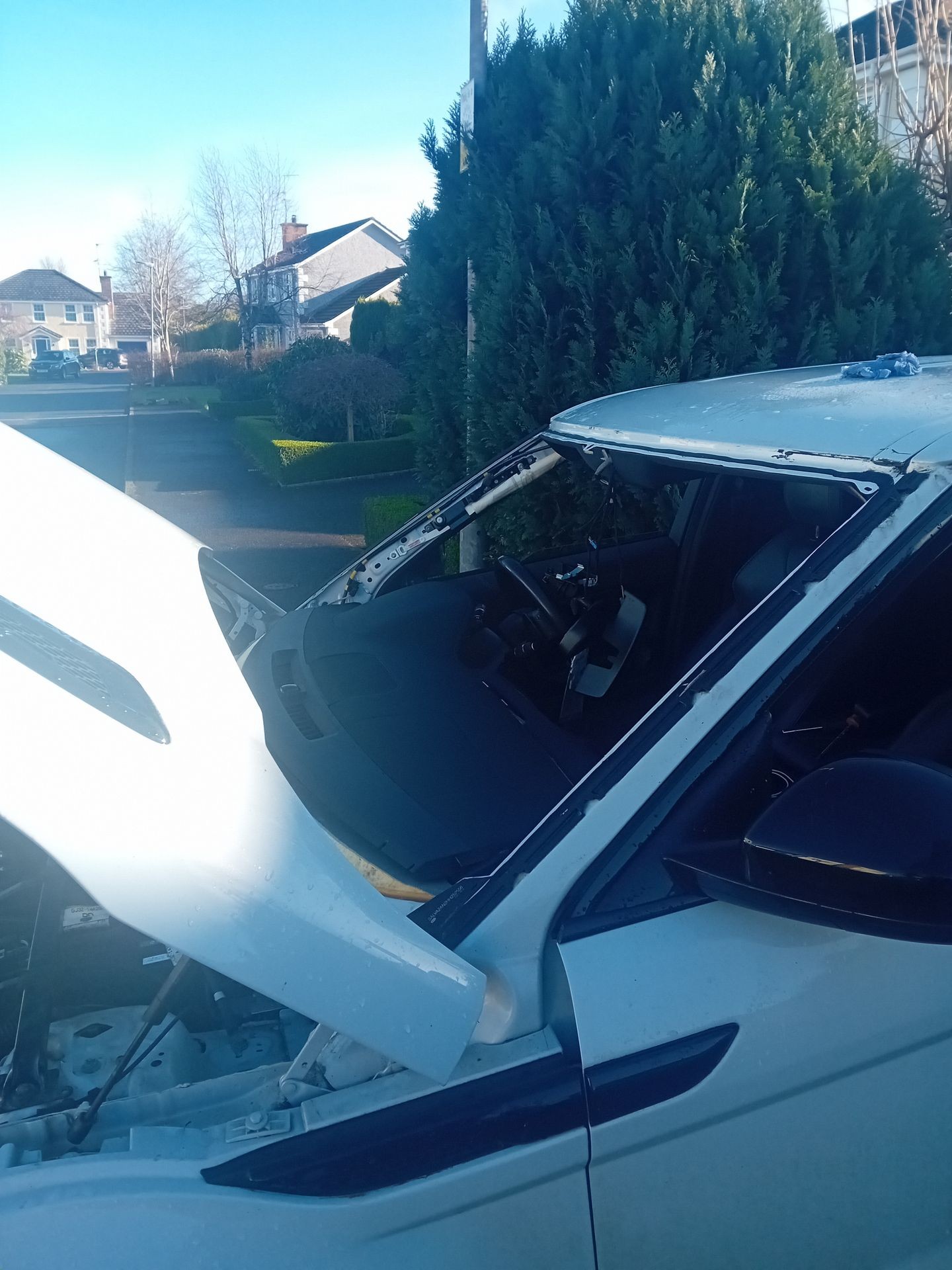 LandRover Evoque windscreen replacement from a leak 